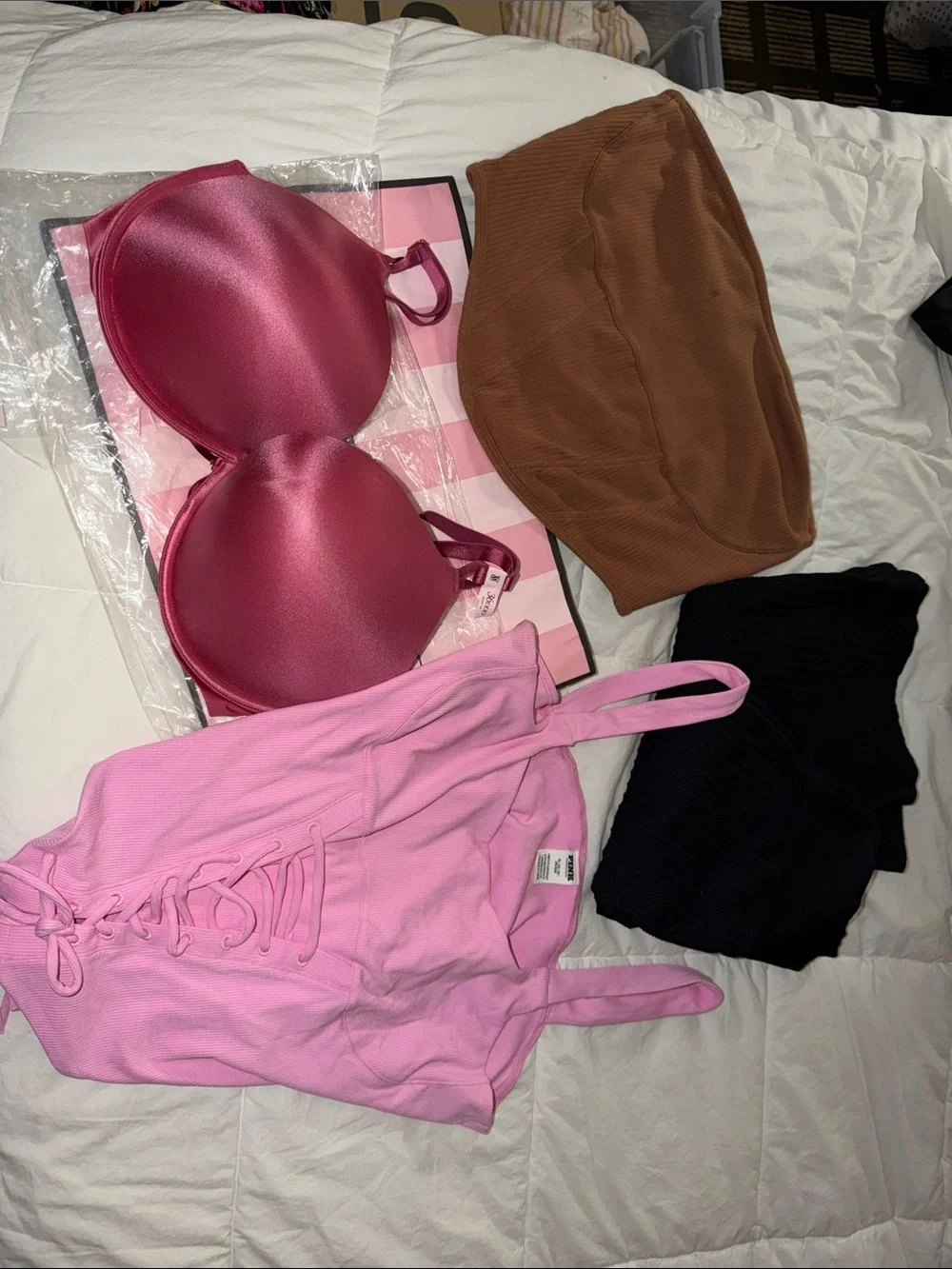 VS/PINK 4 PC BUNDLE NWT 36DDD BOMBSHELL BRA. L/XL.